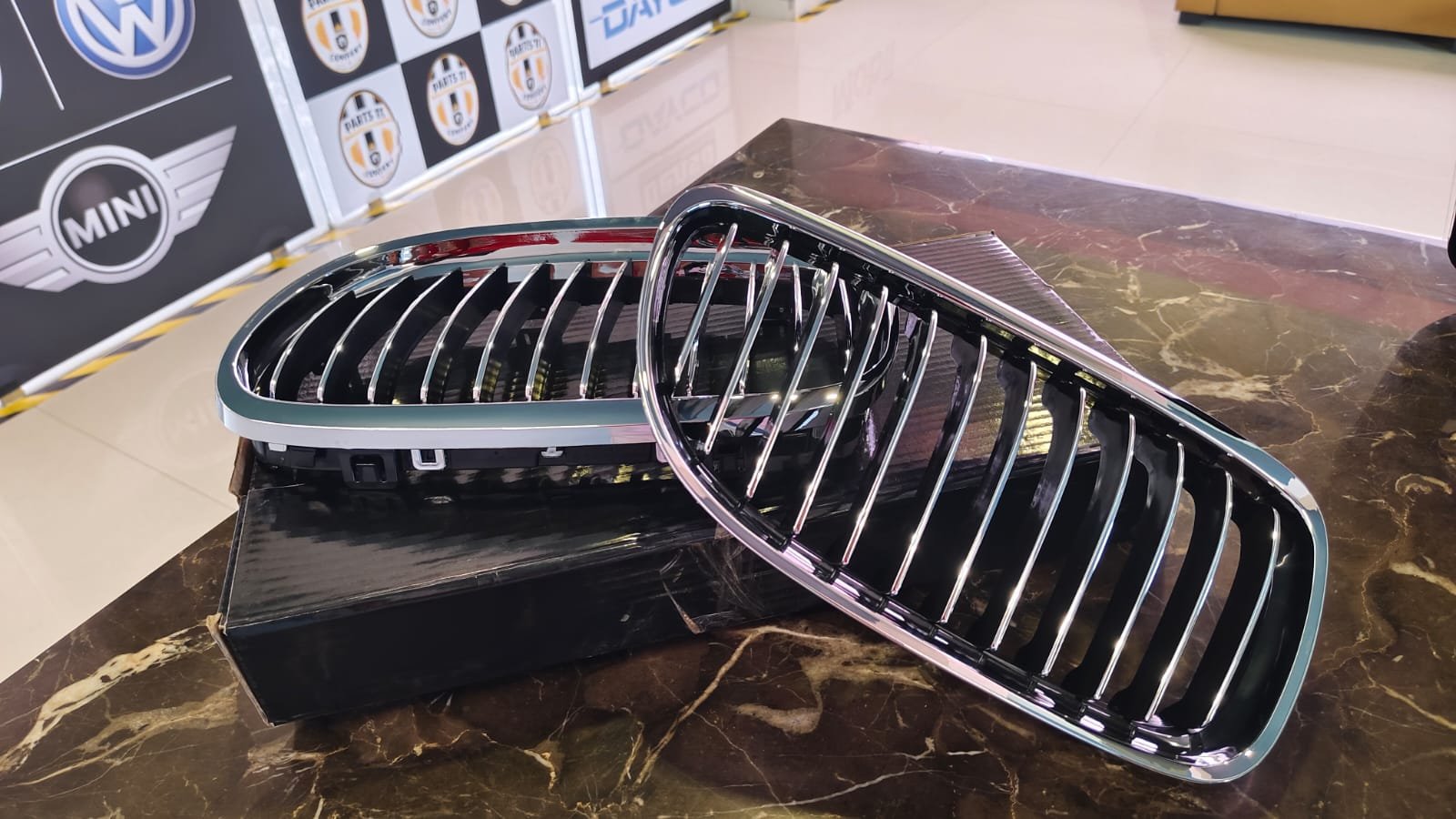 BMW Front Kidney Grille Set (Dual Slat Chrome / Gloss Black)