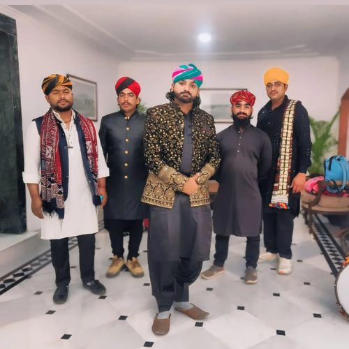 Live Singing Performance (लाइव सिंगिंग परफॉर्मेंस)
