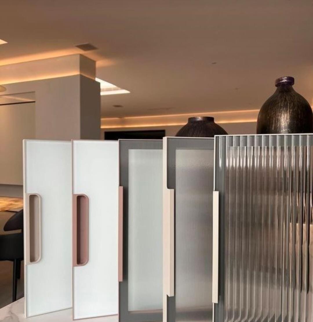 Wardrobe profiled shutter