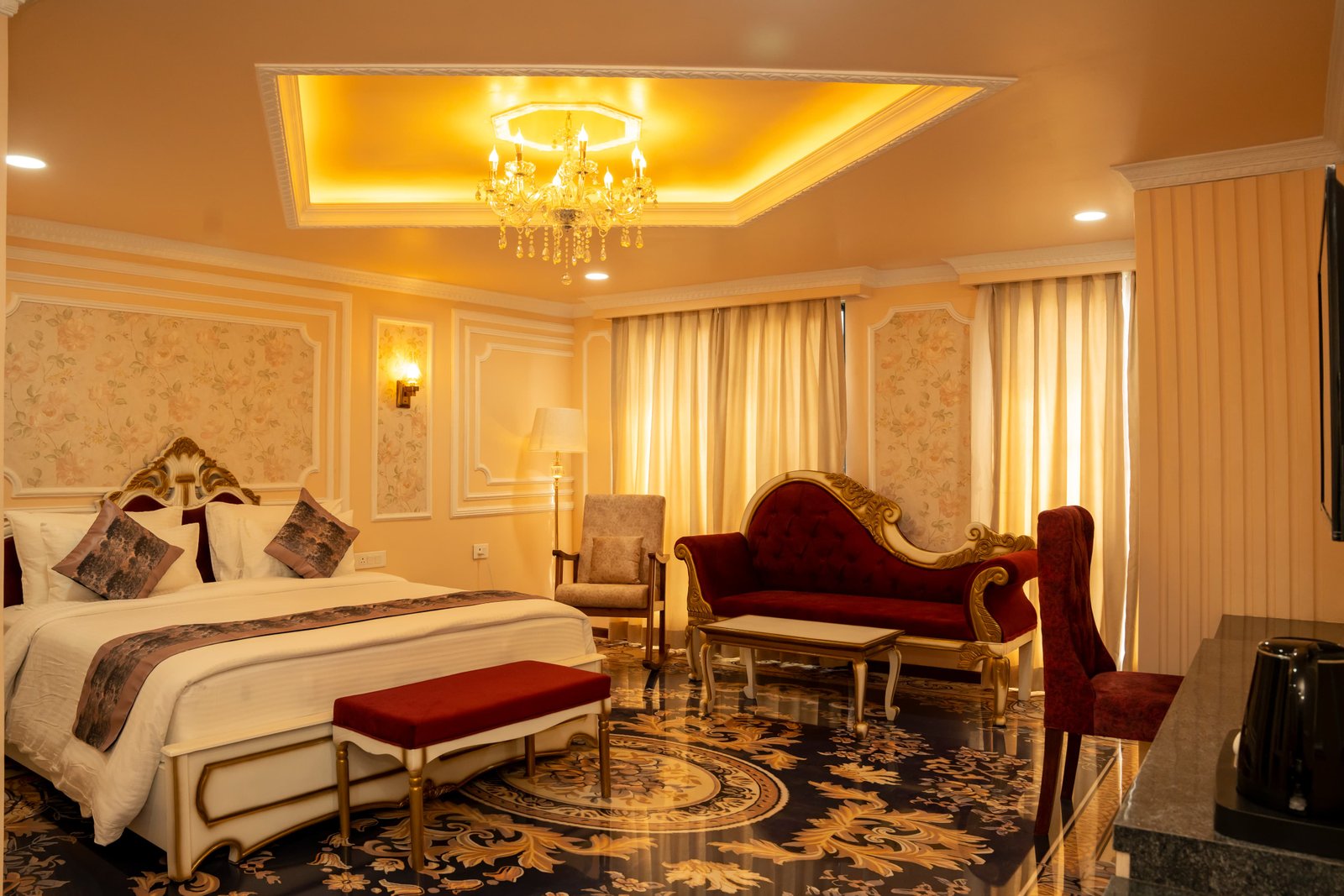 Luxury Hotel Accommodation –