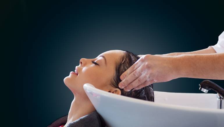 हेयर कटिंग और हेयर स्पा (Hair Cutting & Hair Spa)