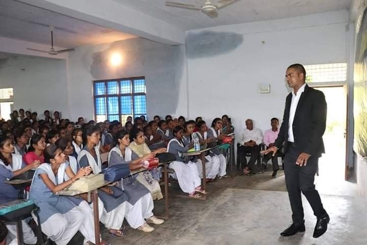 शैक्षणिक कार्यशालाएँ और सेमिनार